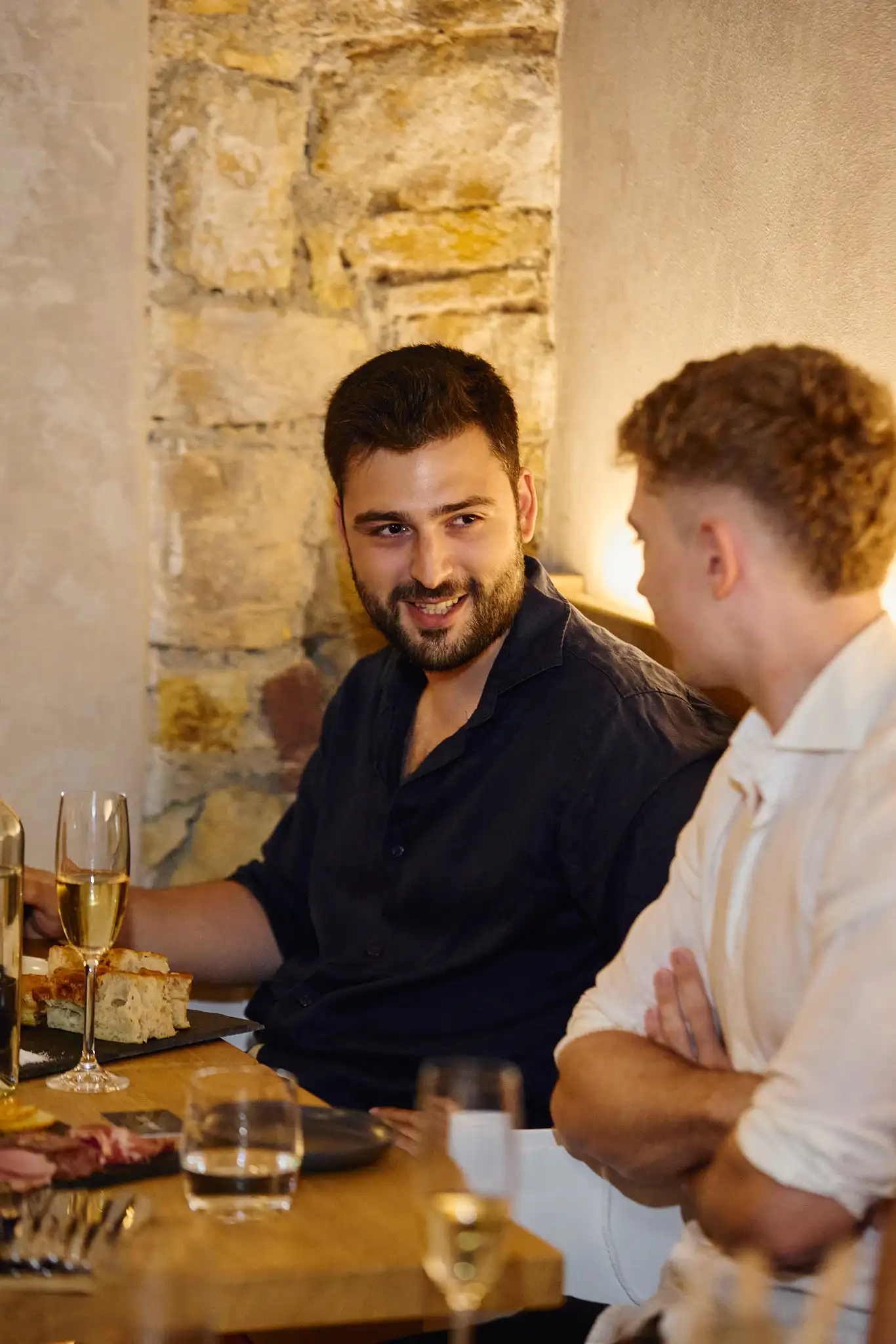 Two attendees in conversation at the Prague event